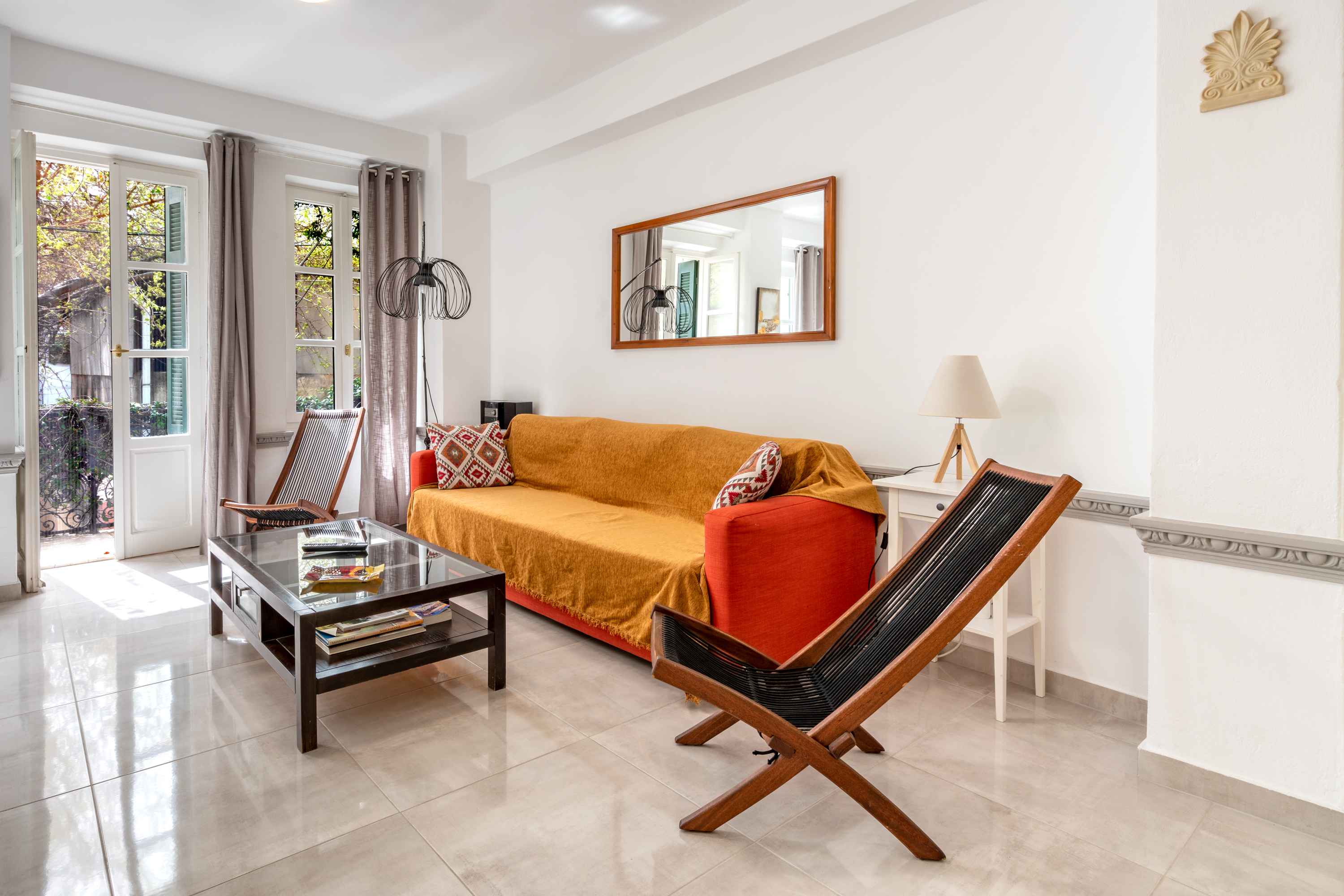 Living room with balcony access - Bright and airy space