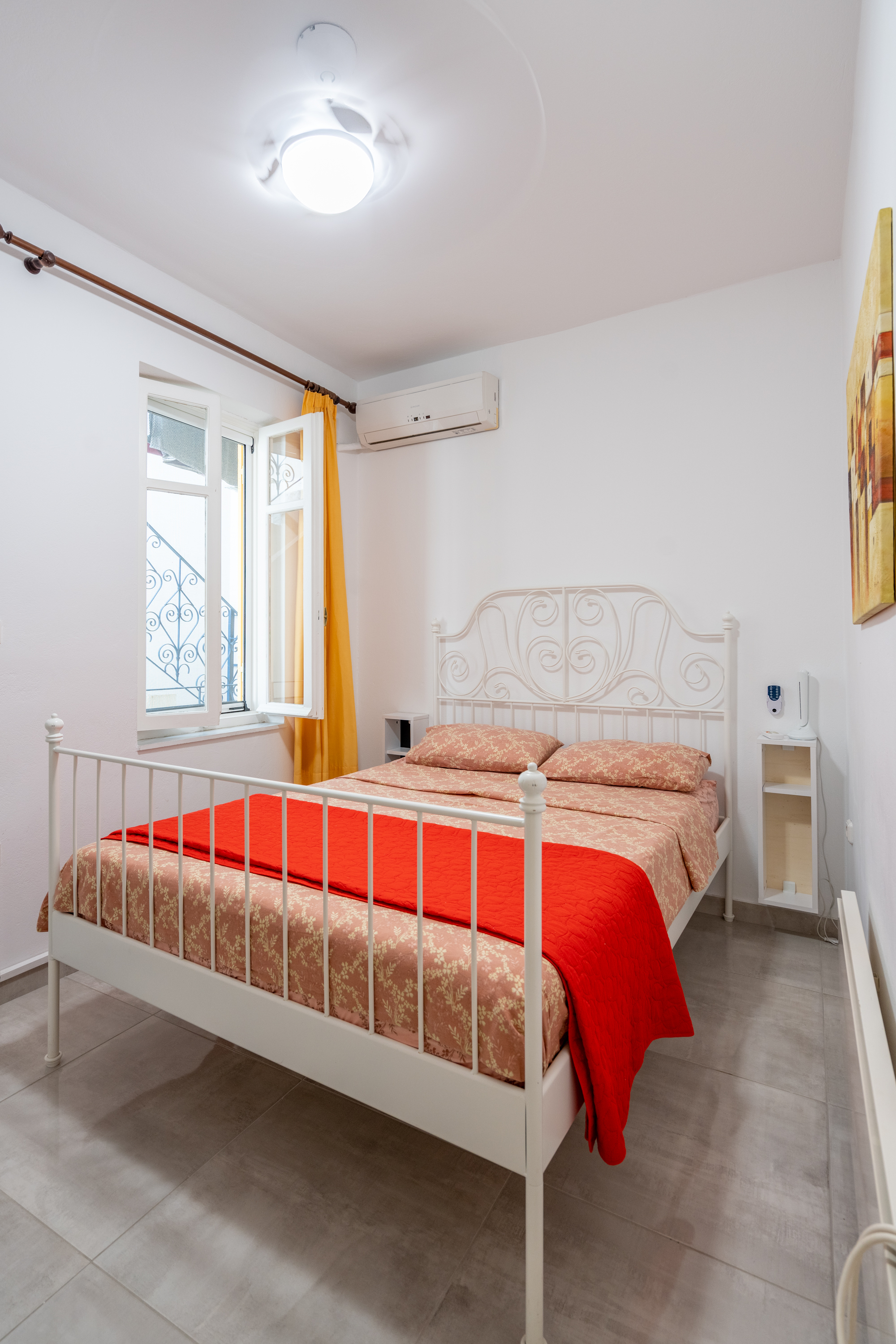 Second bedroom with double bed (150x200cm) - Comfortable sleeping arrangement