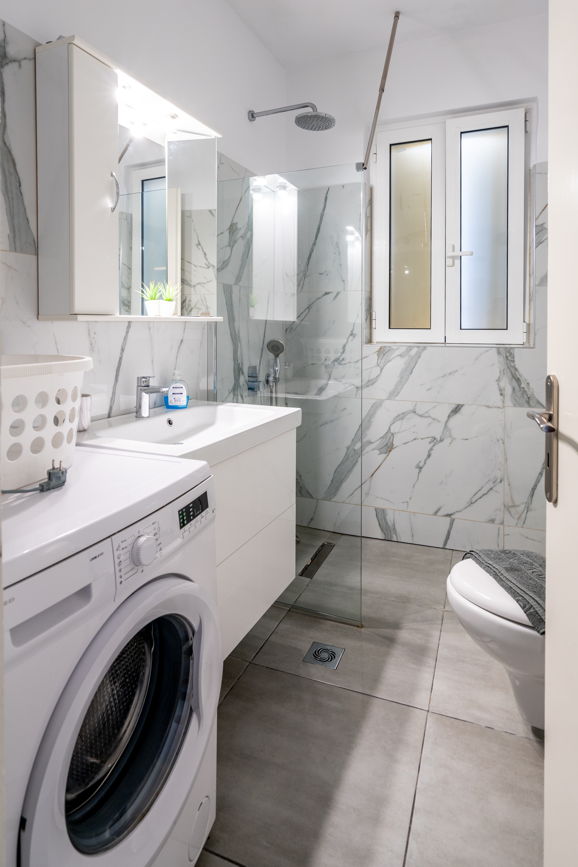 Modern bathroom view - Clean and updated facilities