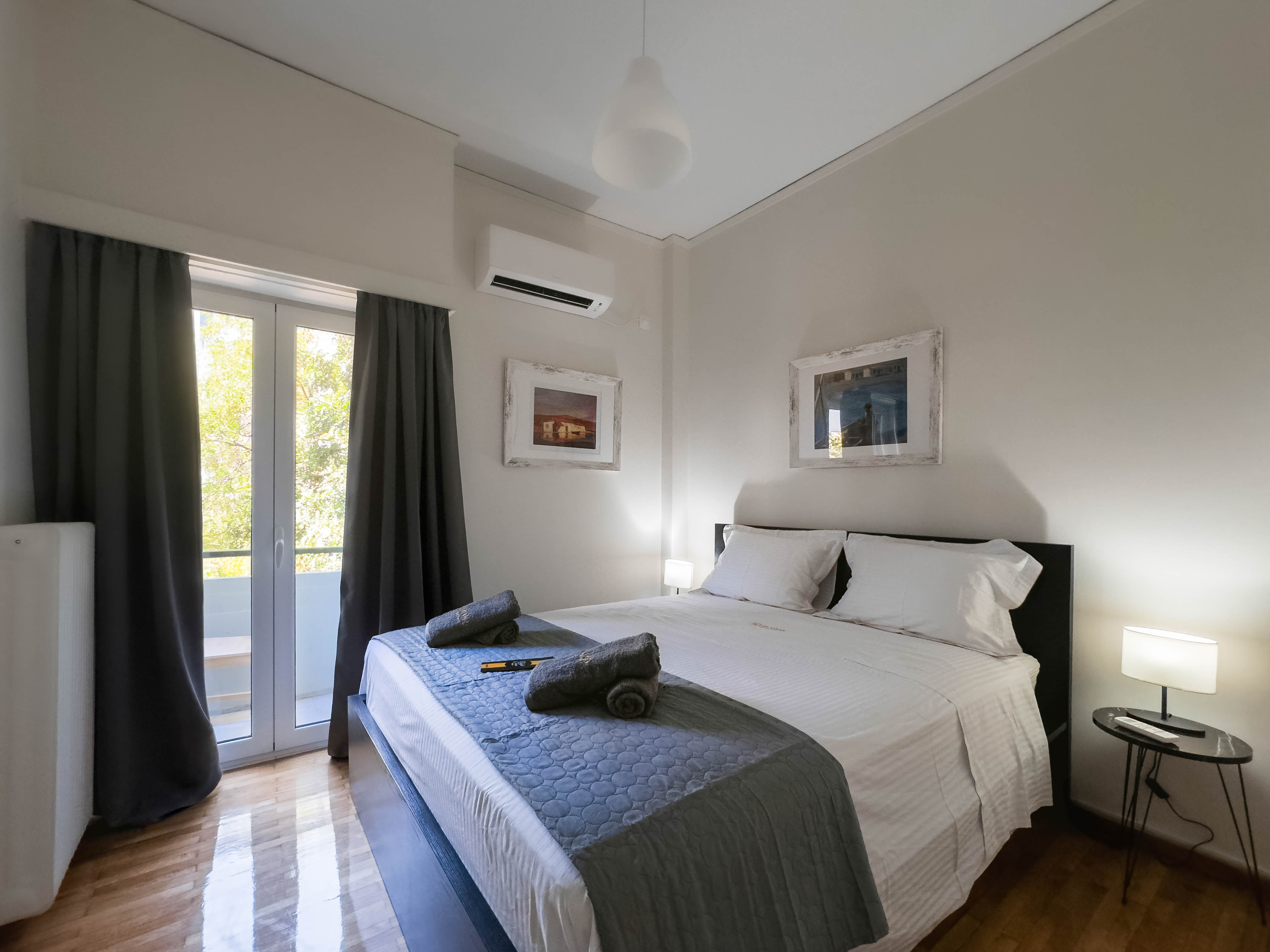 Second bedroom with balcony access in Mets Gem apartment