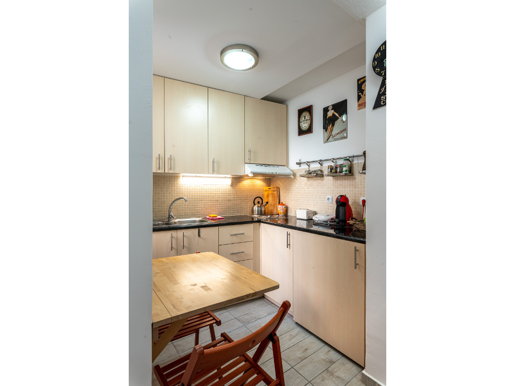 Compact and well-equipped kitchen area in the studio