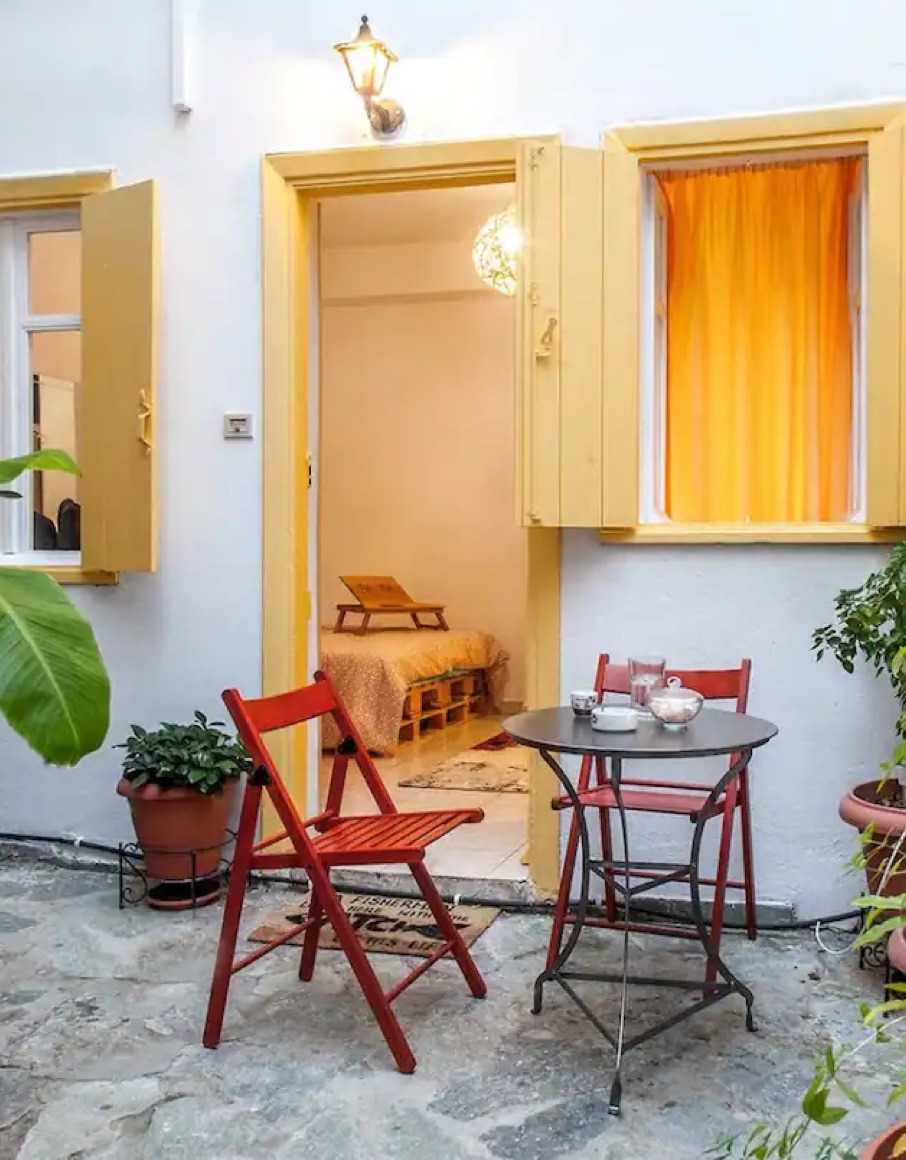 20m² Perfect studio apartment in Psiri - cozy ground floor accommodation